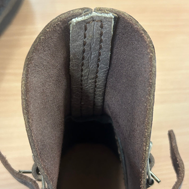 „Innenansicht braune Leder-Schnabelschuhe mit stabilem Futter, Größe 38“