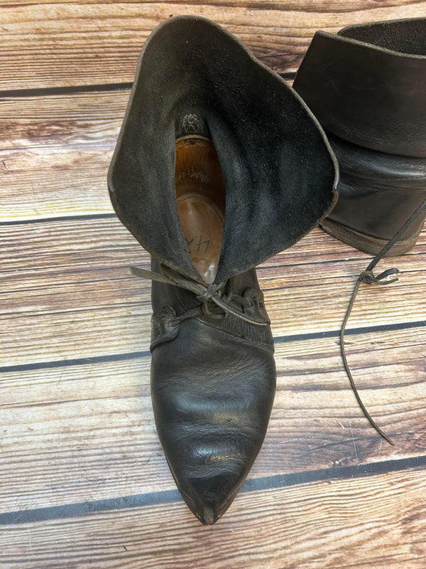 „Hoher Schaft und historische Schnürung – Schnabelschuhe für LARP und Theater“