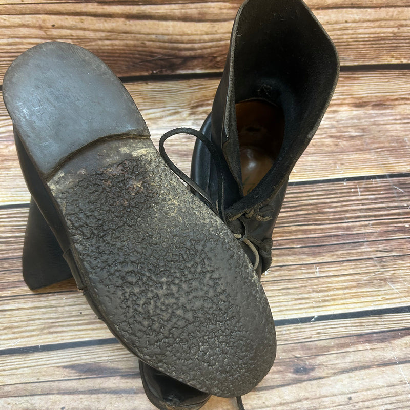 „Unterseite Ledersohle mit Patina an Reenactment Schnabelschuhen, Größe 42“