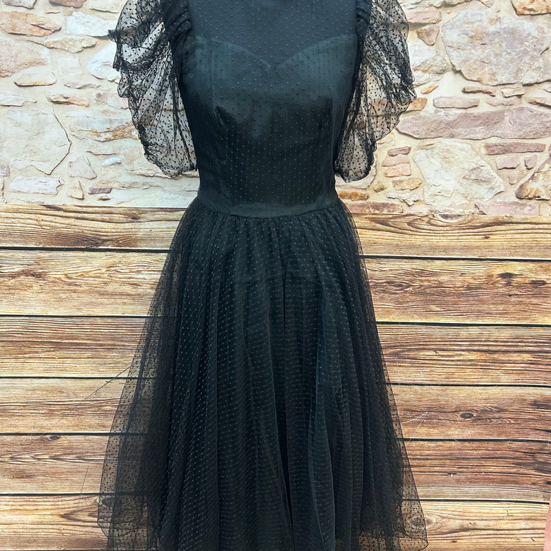 Schwarzes Vintage-Kleid mit Puffärmeln aus Tüll, Punktmuster und schwingendem Rock, Größe 36, gefertigt in Westdeutschland.