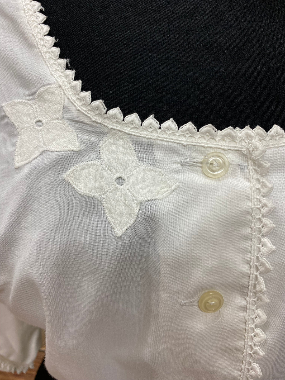 Blouse dirndl d'occasion des années 70/80 taille 46