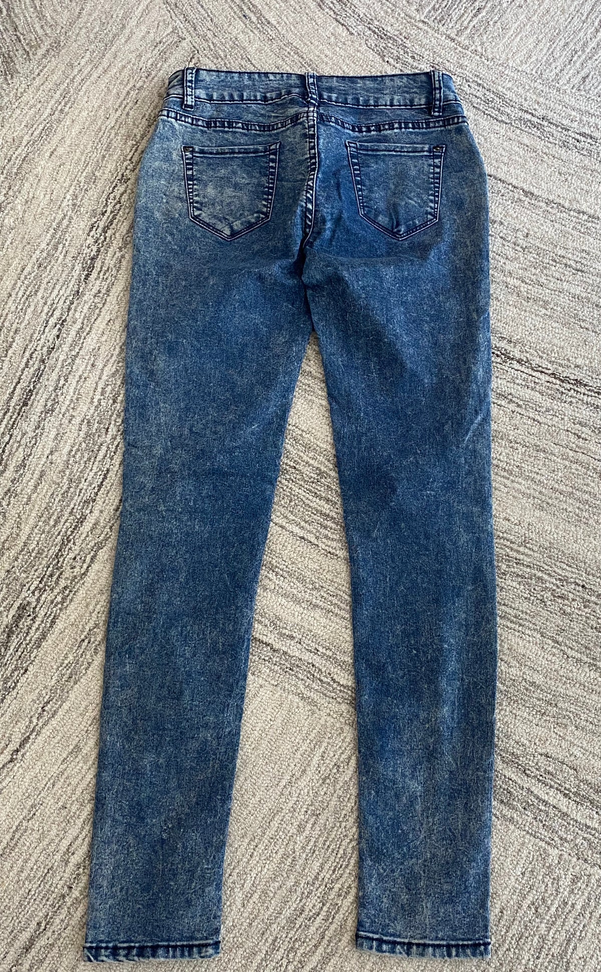 Secondhand Jeanshose Daysie mit schwarzen Applikationen aus Lederimitat, Gr.38