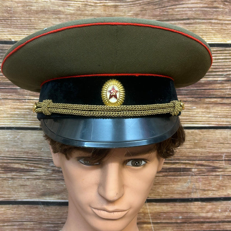 Sowjetische Offiziers-Schirmmütze der Roten Armee in Größe 59, Vorderansicht mit Abzeichen