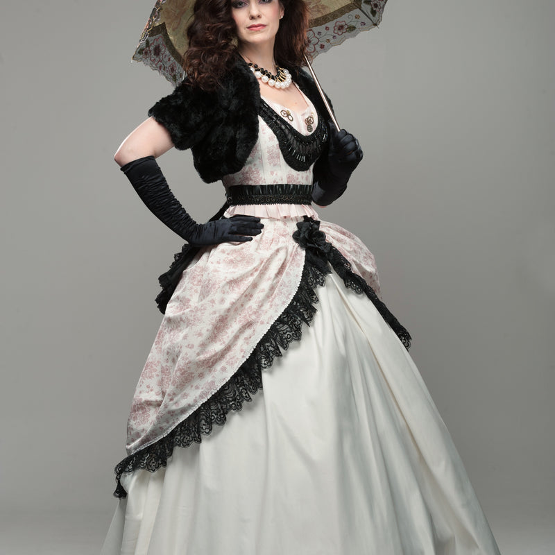 Steampunk Brautkleid in Elfenbein mit roséfarbenem Überrock, schwarzer Spitze, goldenen Zahnrädern, inkl. Zylinder, Gürtel, Handschuhen & Beutel, Größe 36.