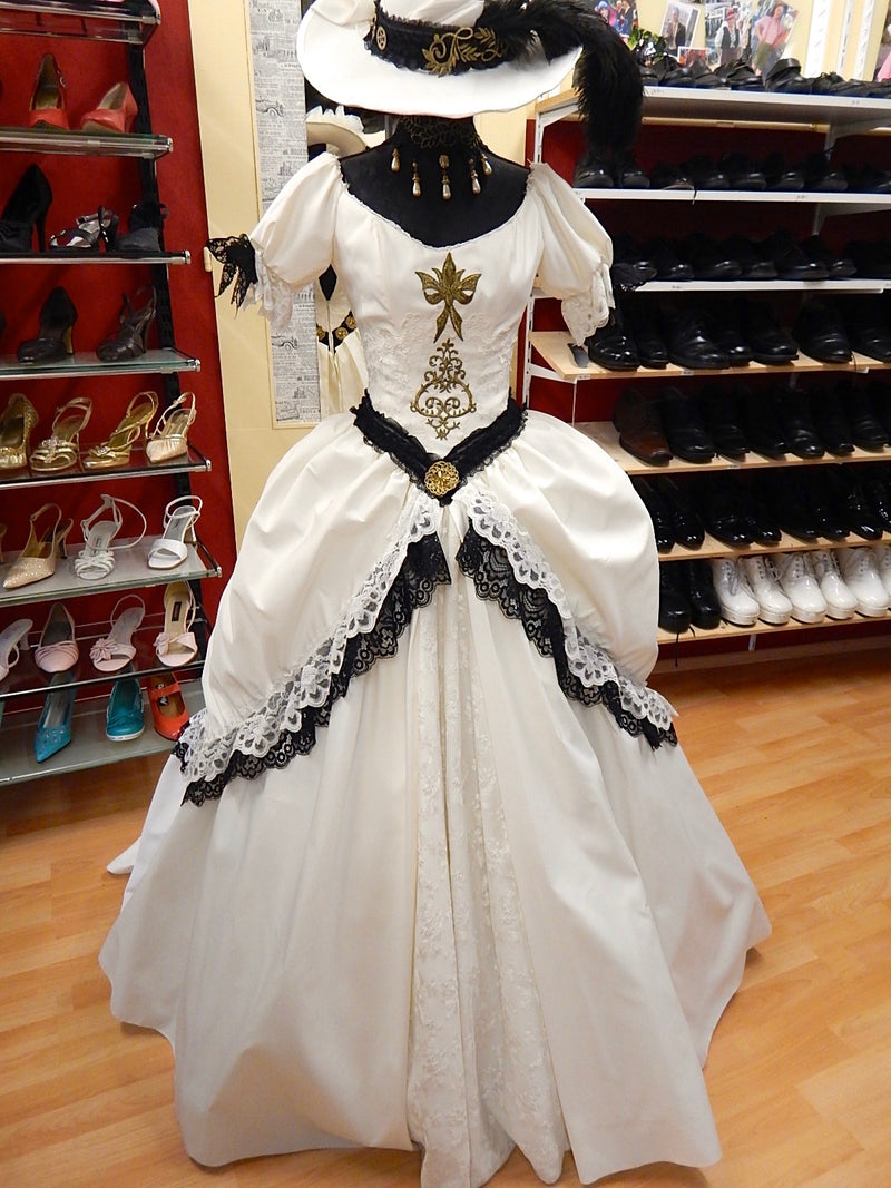Elfenbeinfarbenes Steampunk-Brautkleid mit schwarzer Spitze, goldenen Stickereien, Puffärmeln und Zubehör (Hut, Handschuhe, Beutel), Größe 34, sehr guter Zustand.