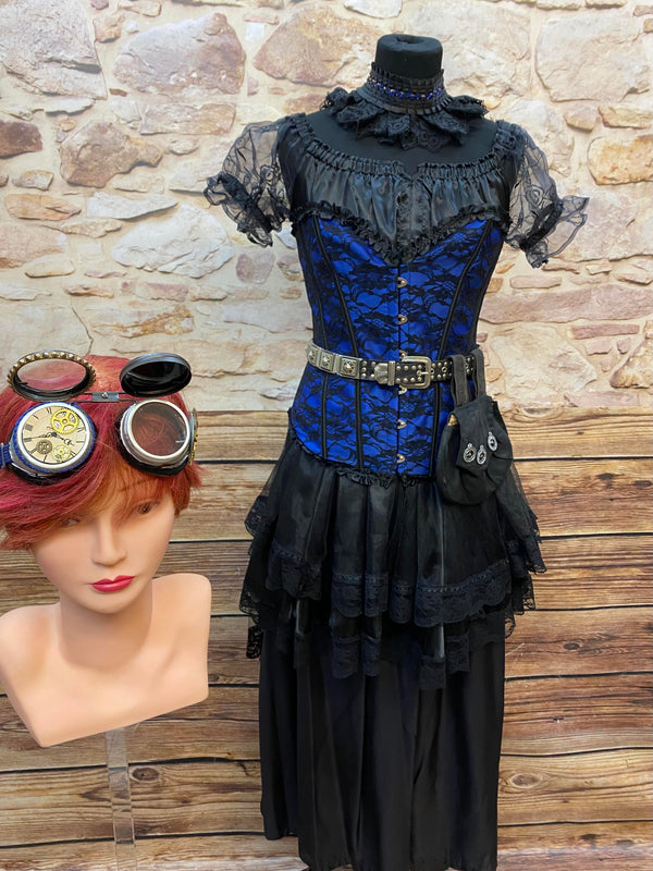 eta-Beschreibung:
Steampunk Damen Outfit Gr. 36 in Blau-Schwarz mit Corsage, Spitzenrock, Goggles, Gürtel und Tasche. Zusammengestelltes Einzelstück