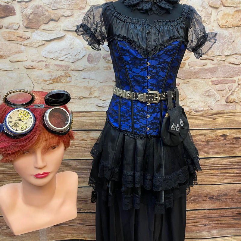eta-Beschreibung:
Steampunk Damen Outfit Gr. 36 in Blau-Schwarz mit Corsage, Spitzenrock, Goggles, Gürtel und Tasche. Zusammengestelltes Einzelstück