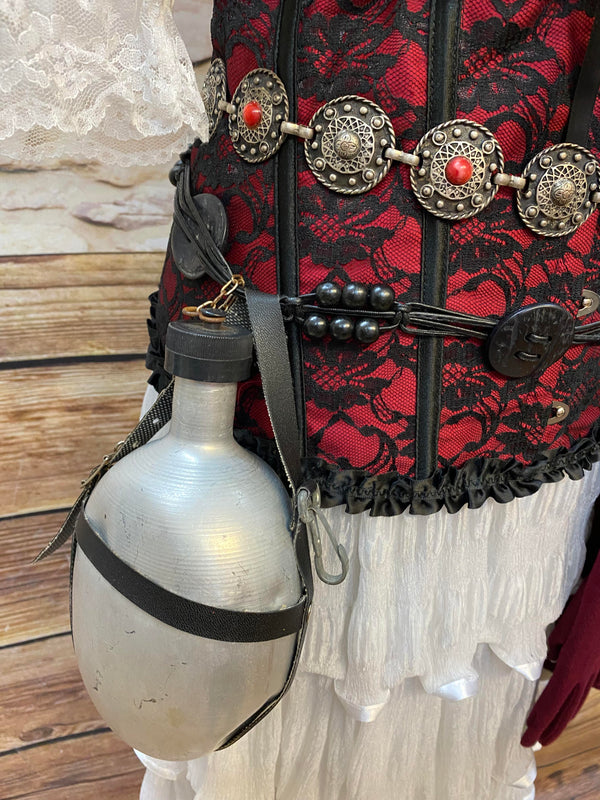 Steampunk Damen Outfit Rot Schwarz mit Corsage weißem Volantrock Zylinder Goggles und zahlreichen Accessoires Größe 42, Ansicht 2