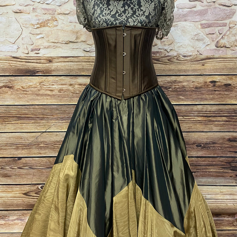 Steampunk Damenkostüm Gr. 38 in Oliv & Gold mit Corsage, Vintage-Rock von Doree, viktorianischem Jabot und handgefertigtem Zylinder mit Goggles – Unikat, sehr guter Zustand