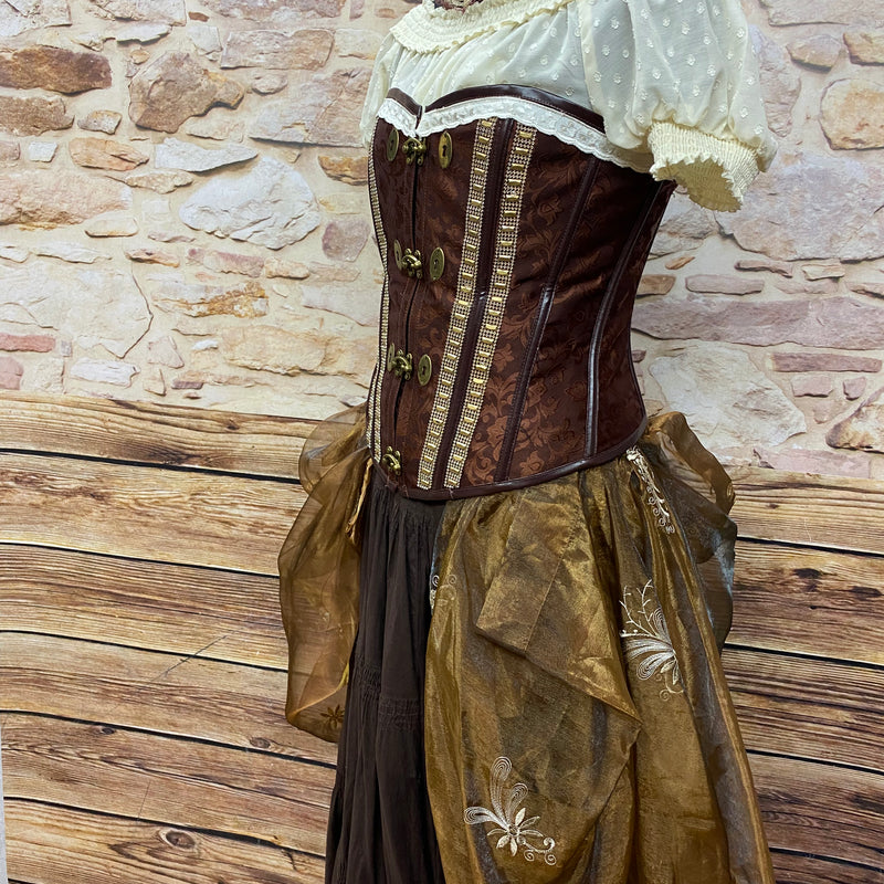 „Handveredeltes Steampunk Damenkostüm im viktorianischen Stil mit brauner Coursage“