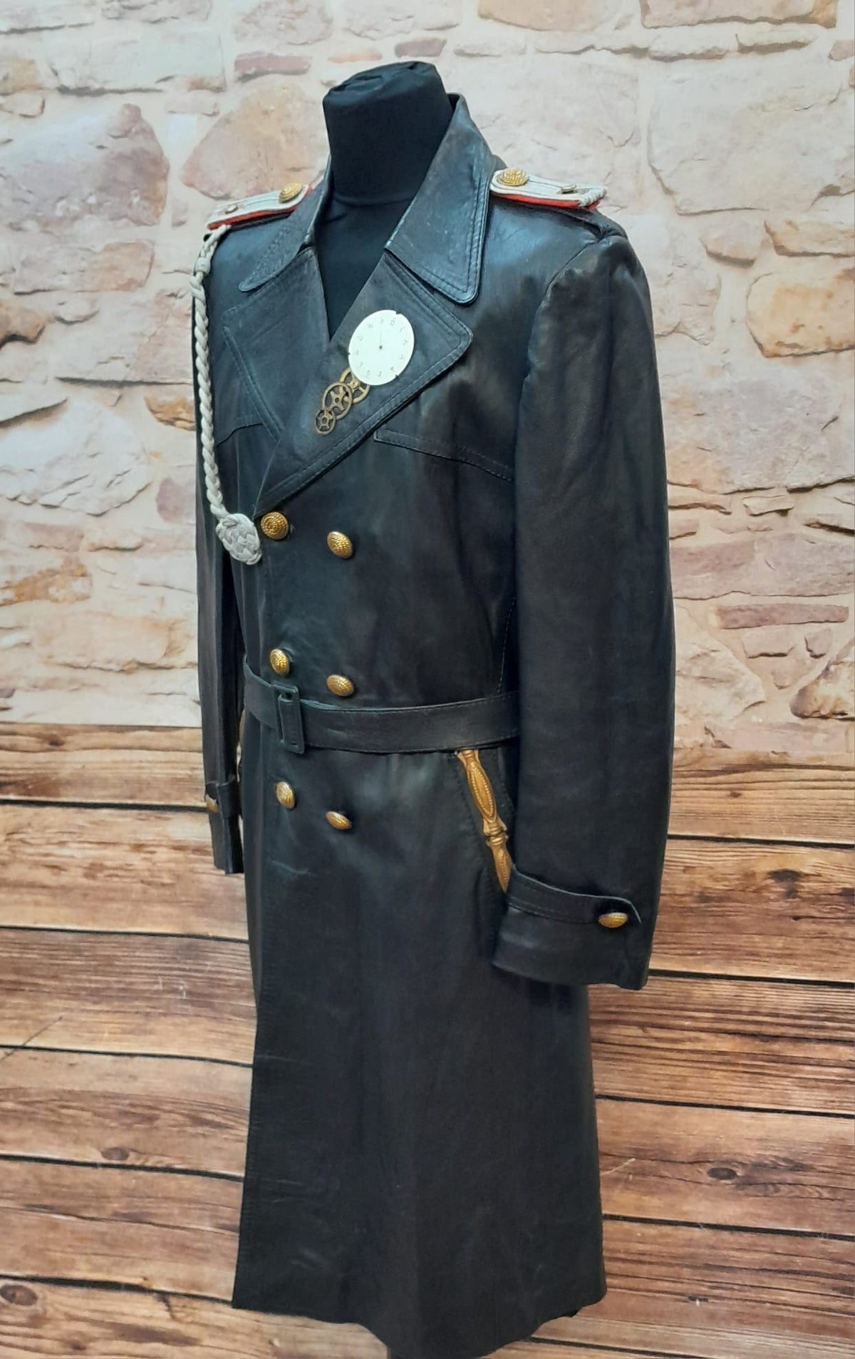 Manteau en cuir steampunk unique - une œuvre d'art vintage taille 50