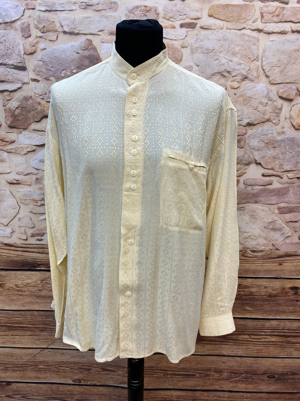 Vintage-Hemd mit Stehkragen und filigranem Muster – Creme, Gr. 42