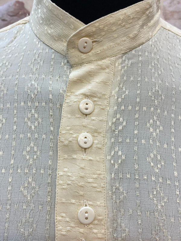 Vintage-Hemd mit Stehkragen und filigranem Muster – Creme, Gr. 42