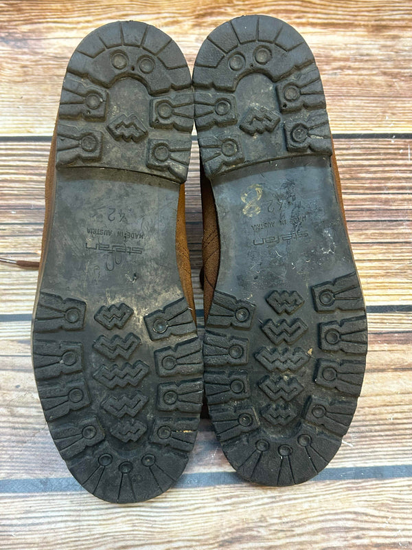 „Profilsohle der österreichischen Vintage-Bergstiefel mit Prägung“
