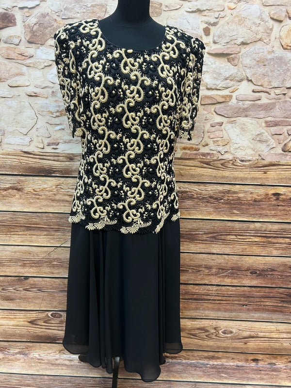 Schwarzes Vintage-Kleid Gr. 42 mit goldener Stickerei, tiefer Taille und fließendem Chiffonrock, 1980er, sehr guter Zustand