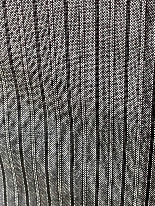 „Detailaufnahme Stresemannhose Nadelstreifen grau schwarz hochwertige Schurwolle“
