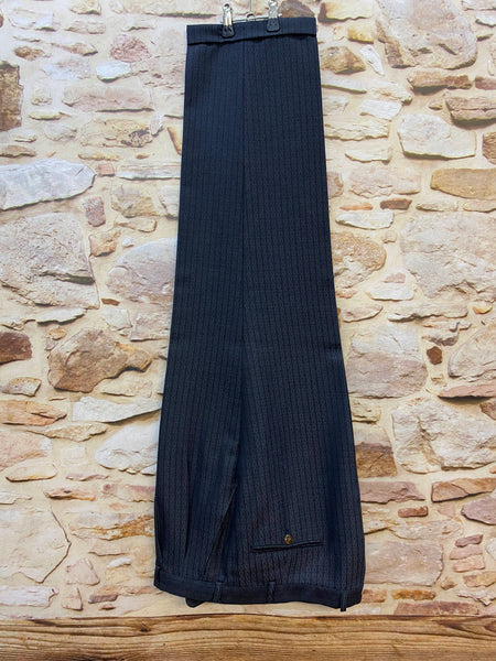 „Vintage Stresemannhose Herren klassischer Schnitt Rückansicht grau gestreift“