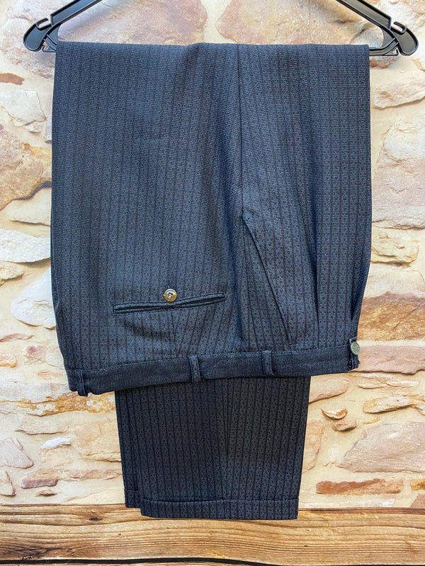 „Detailaufnahme Vintage Stresemannhose Herren Stoff und Gesäßtasche“