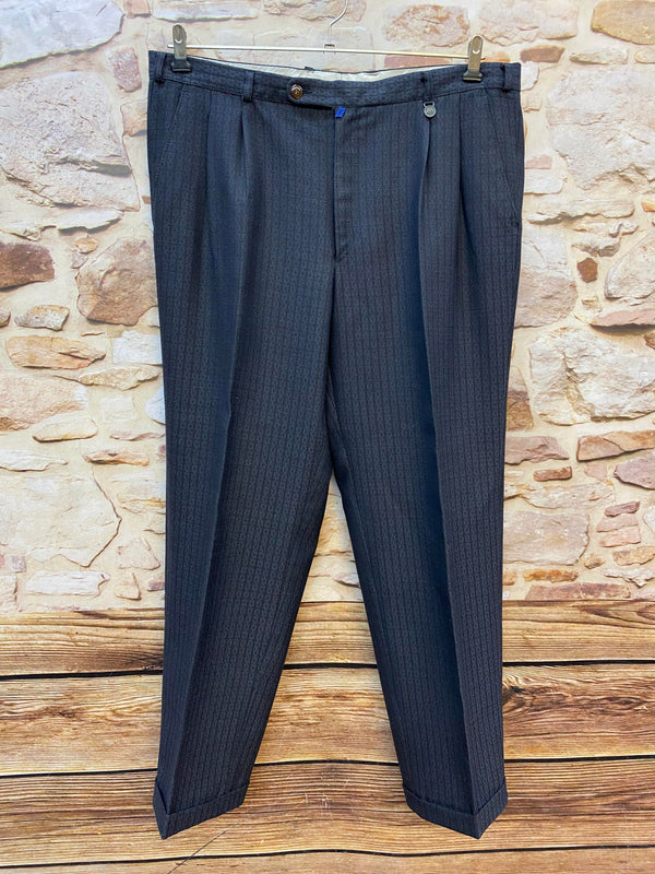 „Vintage Stresemannhose Herren grau Nadelstreifen Größe 27 Vorderansicht“