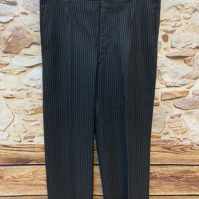 „Vintage Stresemannhose Herren schwarz grau Nadelstreifen 40er Jahre Vorderansicht“
