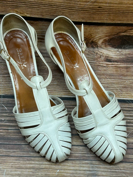 Cremefarbene Bally Cut-Out Leder T-Steg Sandalen, Größe 37,5, Blockabsatz, Made in Italy, Vintage 70er.“