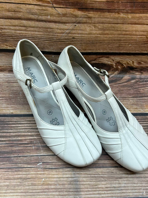 Cremeweiße Vintage T-Steg-Pumps (Gr. 39) aus Leder im 20er-Jahre Look. MARC soft walk, top Zustand – hol dir echten Retro-Glamour!