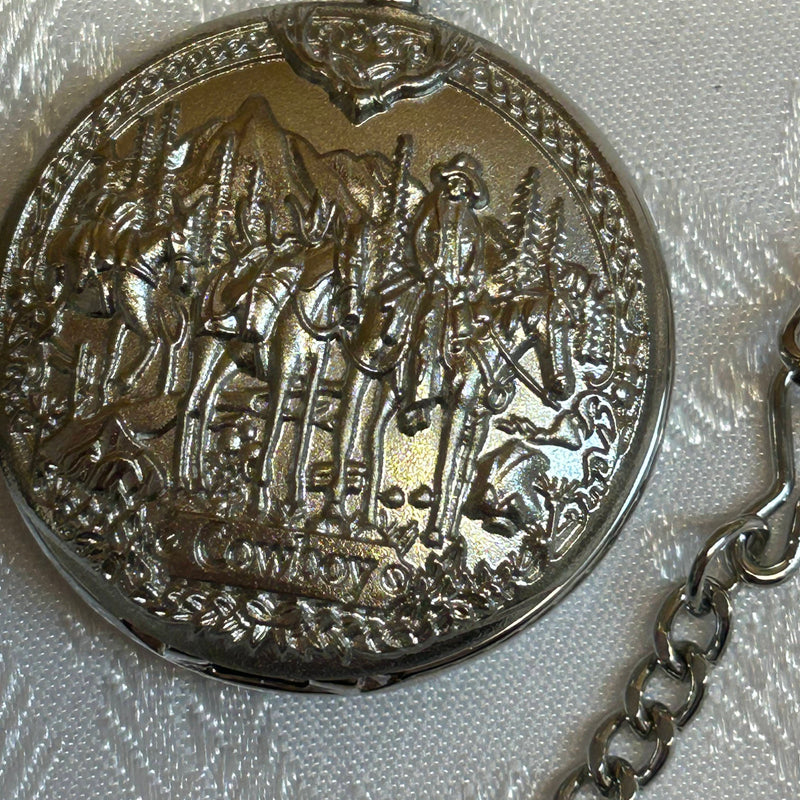 „Taschenuhr-Set mit Cowboy-Prägung und schwarzen Manschettenknöpfen“