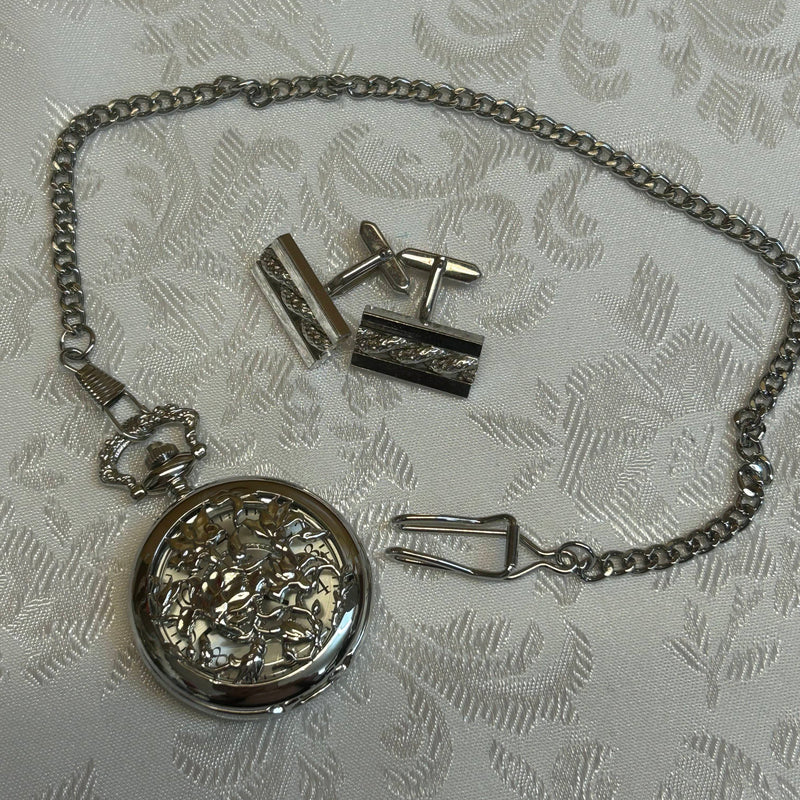 „Silberne Taschenuhr mit Ornament-Design und Kette – Trend Design Quarz“