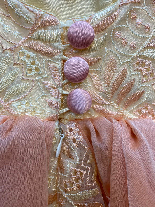 Vintage Taufkleid in Apricot & Creme – ungetragen, Ansicht 3