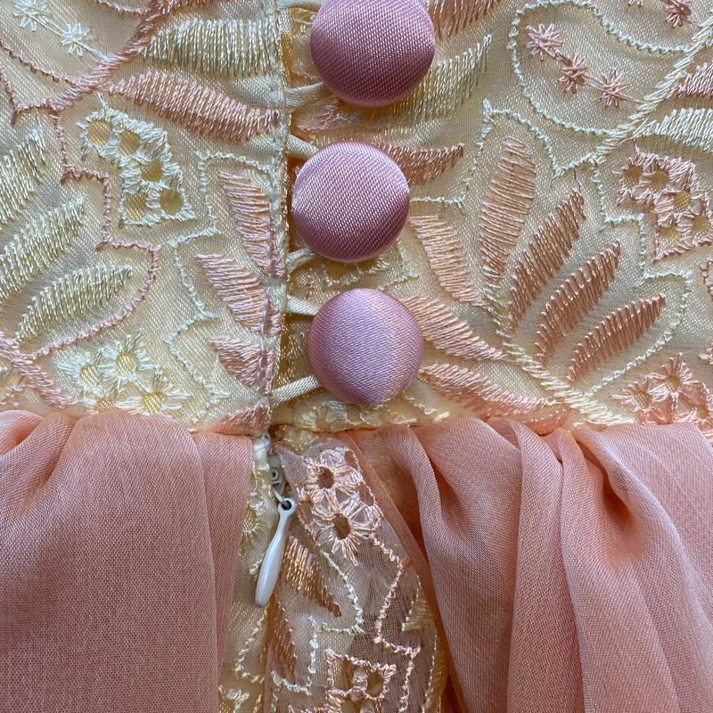 Vintage Taufkleid in Apricot & Creme – ungetragen, Ansicht 3