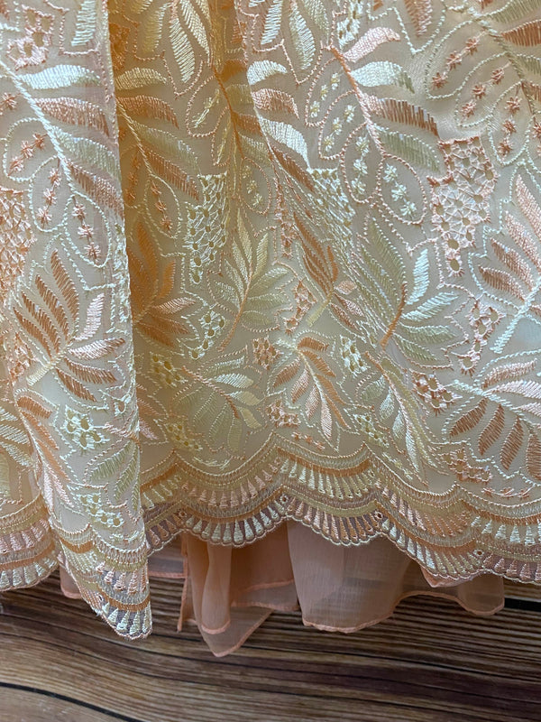 Vintage Taufkleid in Apricot & Creme – ungetragen, Ansicht 4