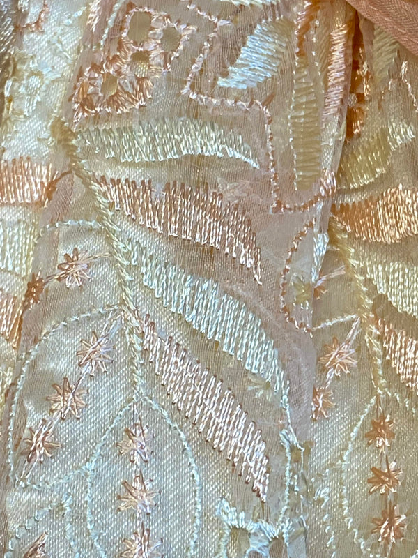 Vintage Taufkleid in Apricot & Creme – ungetragen, Ansicht 8
