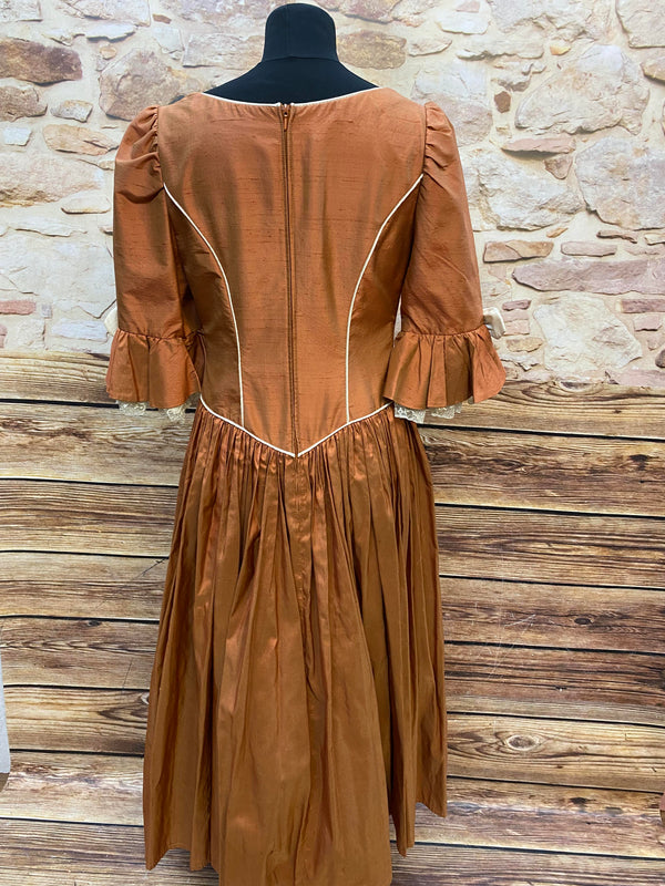 „Bühnenkostüm Rokoko inspiriert mit taillierter Form“