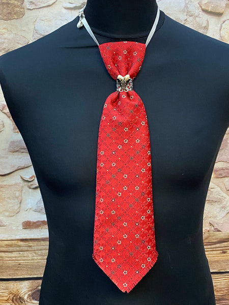 „Rote Trachtenkrawatte mit silbernem Trachtenring und Hirschhorn Optik“