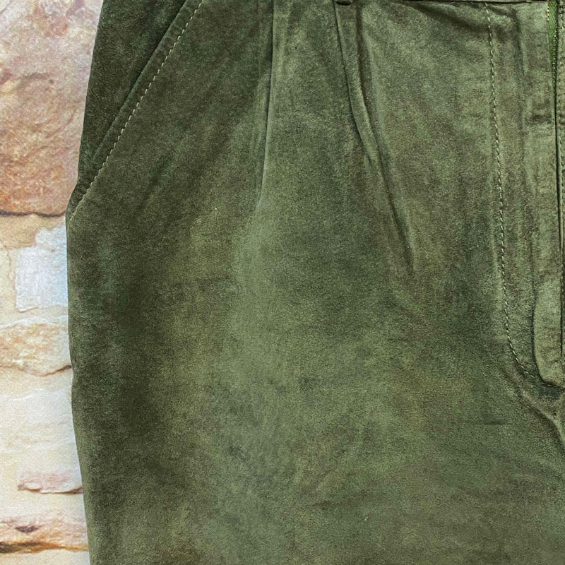 Vintage Damen Trachtenlederhose Gr. 40 in Olivgrün aus Veloursleder mit Bundfalten – Ansicht 2