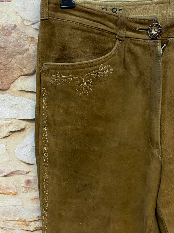 Vintage Damen Trachtenlederhose Gr. 40 in Braun mit heller Stickerei und Schnürung – Ansicht 2