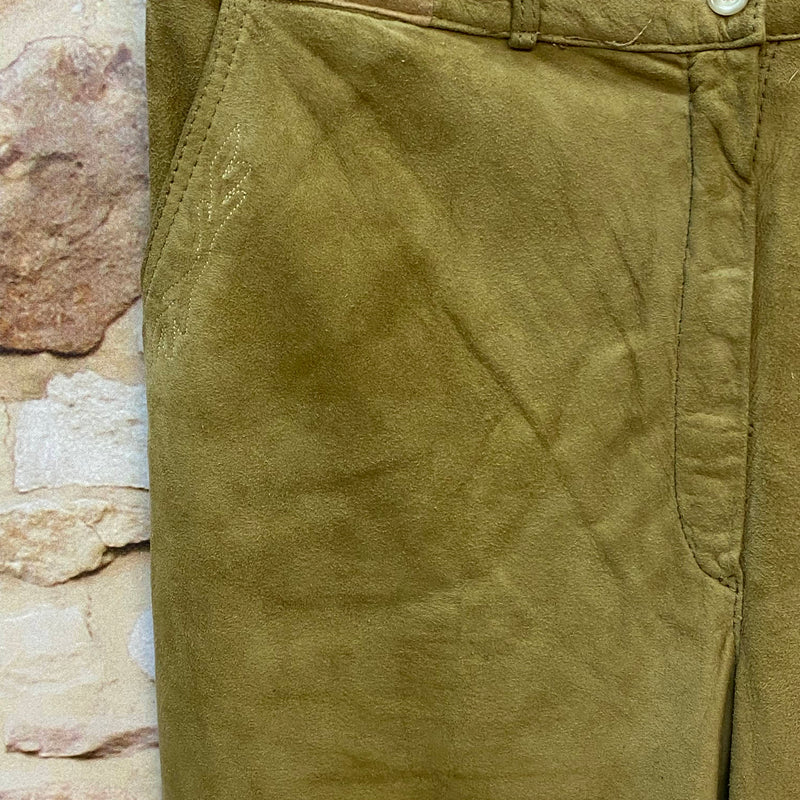 Vintage Damen-Kniebundlederhose Gr. 42 – Detail von Bund, Tasche und Stickerei