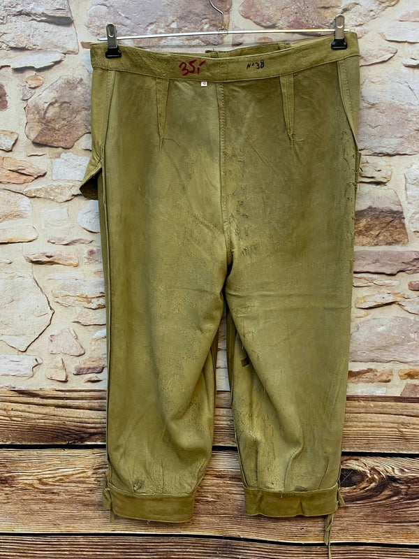 Vintage Damenlederhose – Innenansicht mit Größenetikett 42 und Markierungen