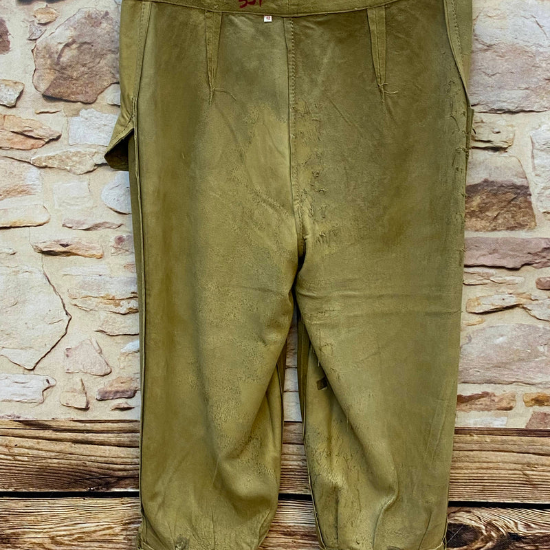 Vintage Damenlederhose – Innenansicht mit Größenetikett 42 und Markierungen