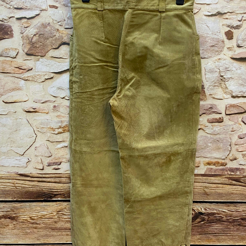„Rückansicht der langen Damen Trachtenlederhose in Olivbraun“