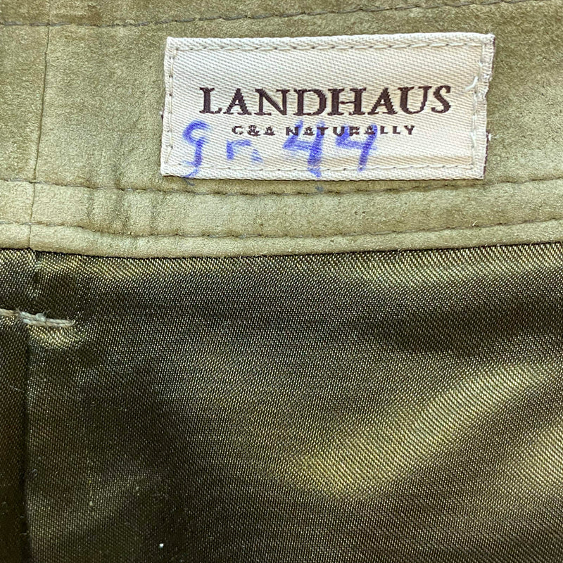 Markenetikett Landhaus by C&A in einer olivgrünen Trachten-Lederhose