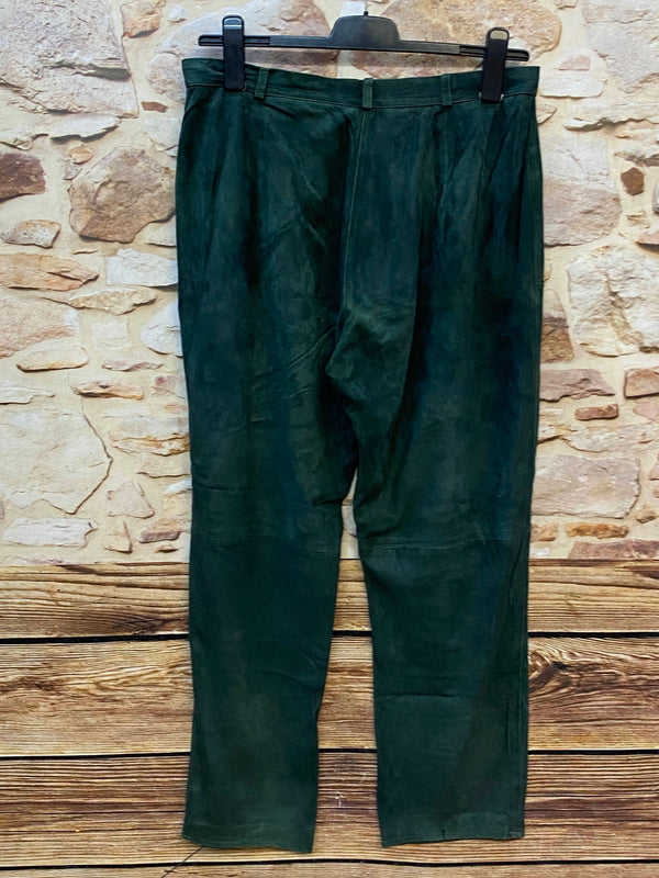 Rückseite einer langen dunkelgrünen Damen Trachten-Lederhose