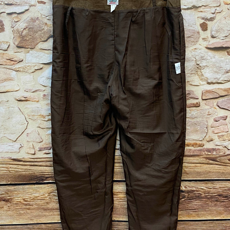 Innenansicht einer braunen Trachten-Lederhose mit Futter