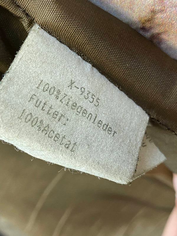 Materialetikett der Vintage Trachtenlederhose mit Angabe 100% Ziegenleder