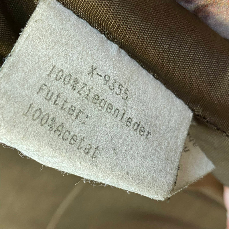 Materialetikett der Vintage Trachtenlederhose mit Angabe 100% Ziegenleder