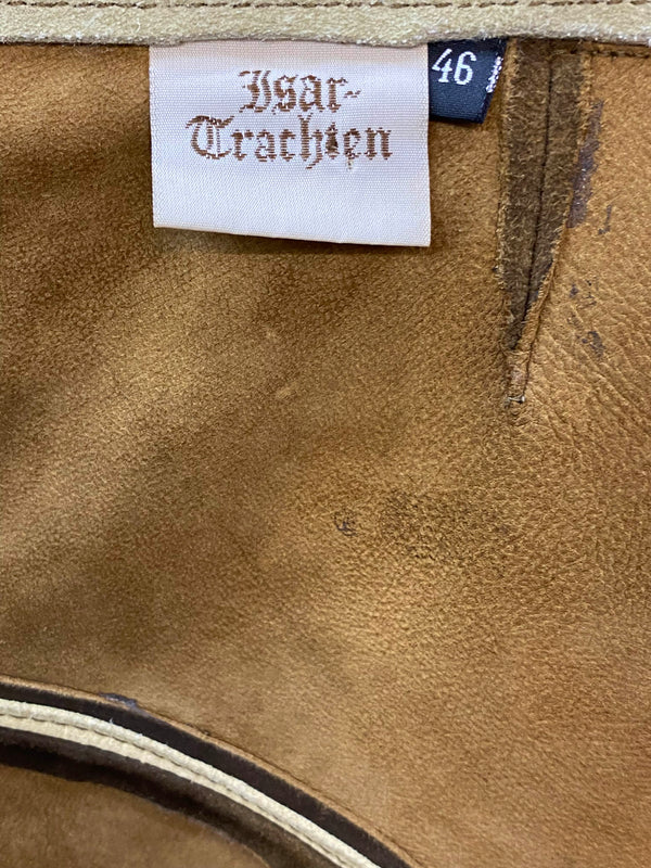 Isar Trachten Markenetikett und Größenetikett 46 in der Vintage Lederhose