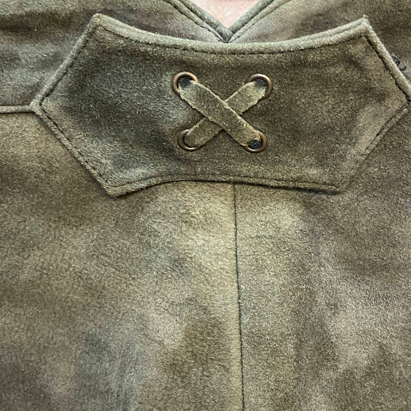 „Vintage Trachtenlederhose Herren lang mit Patina und Wildlederoptik Rückendetail“