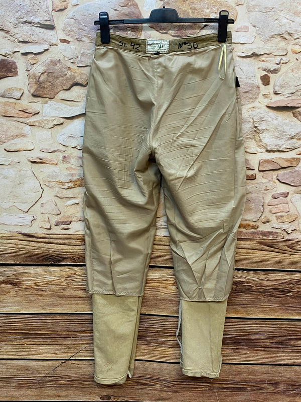 Innenfutter der Trachten-Lederhose mit Größen- und Maßangaben