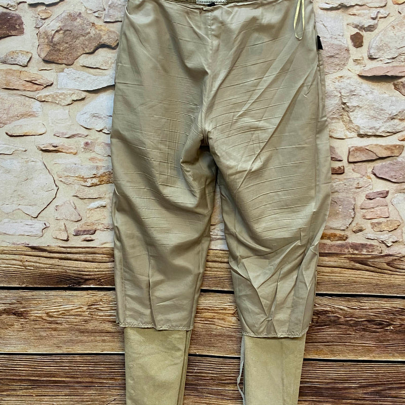 Innenfutter der Trachten-Lederhose mit Größen- und Maßangaben
