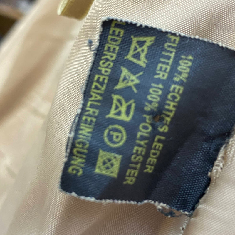 Pflegeetikett der langen Trachten-Lederhose mit Lederhinweis